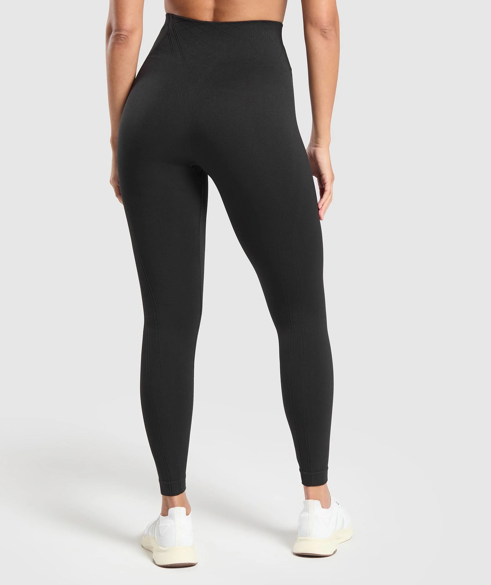 LINEAR SEAMLESS LEGGING