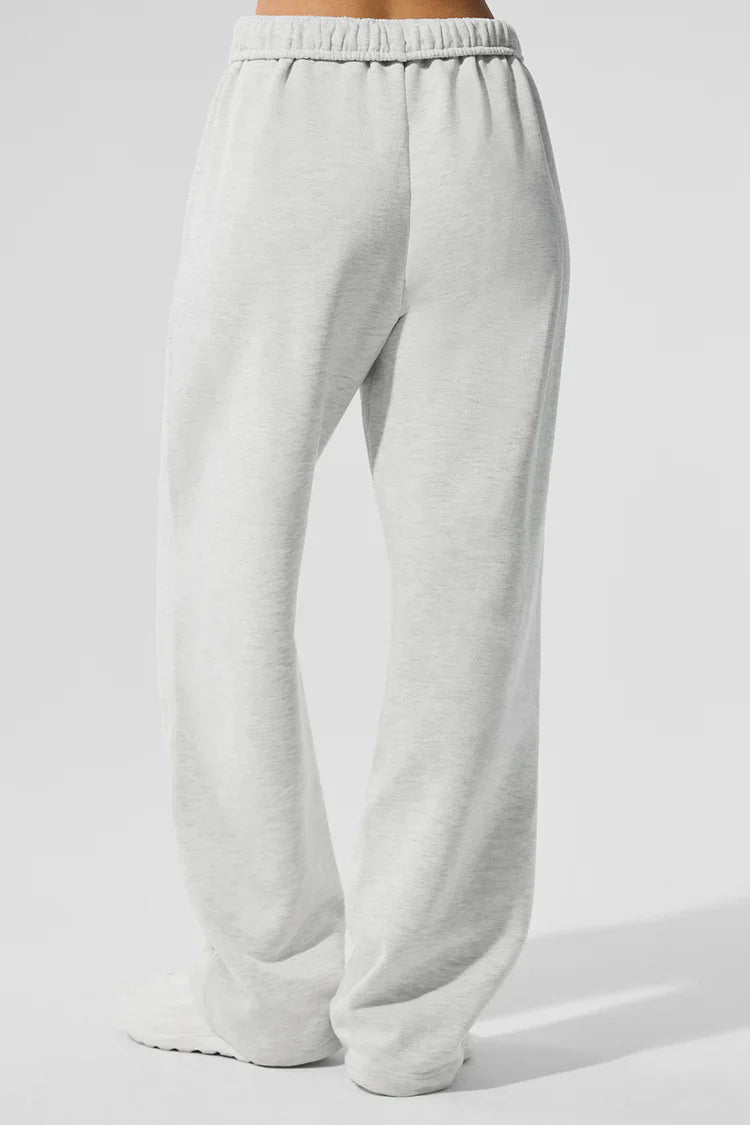 MODEL 5"10 WEARING S