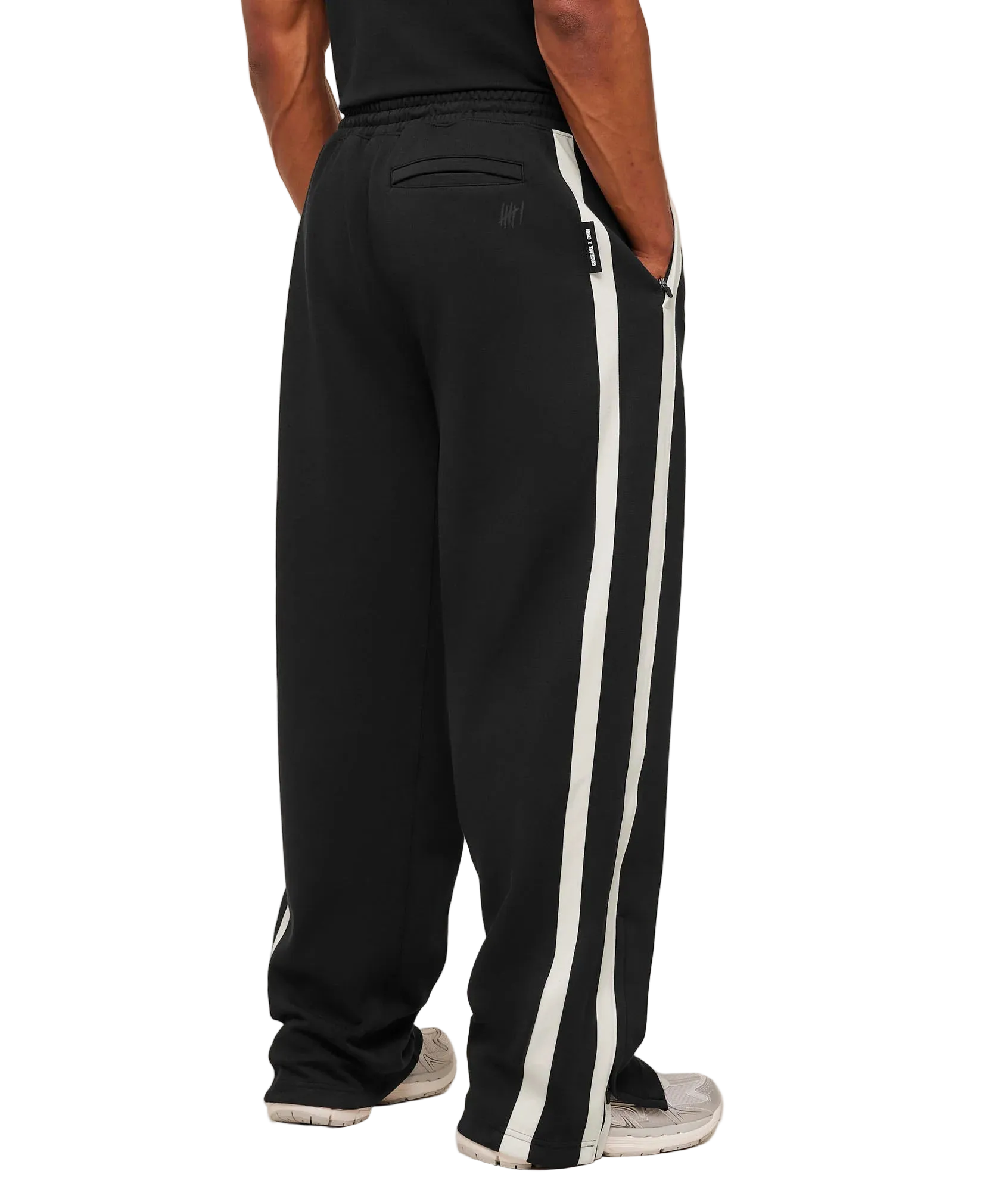 images-GSxCBUMStraightLegPantGSBlackA4C6K_BB2J_1388_V1_2048x_jpg.webp