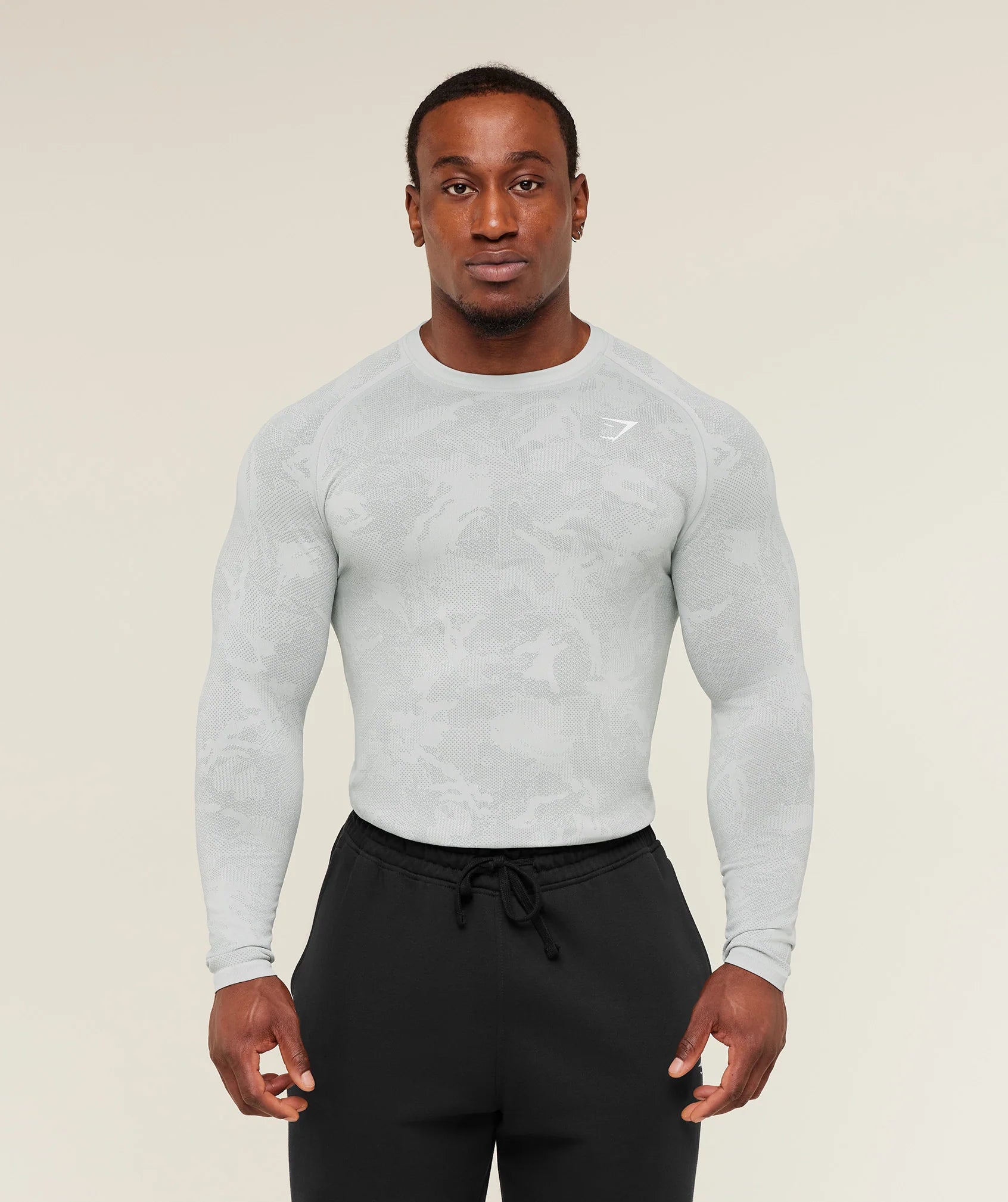 images-GeoSeamlessLongSleeveT_ShirtGSLightGreyGSSmokeyGreyA5A2C_GB8V_0192_V2_3840x_jpg.webp