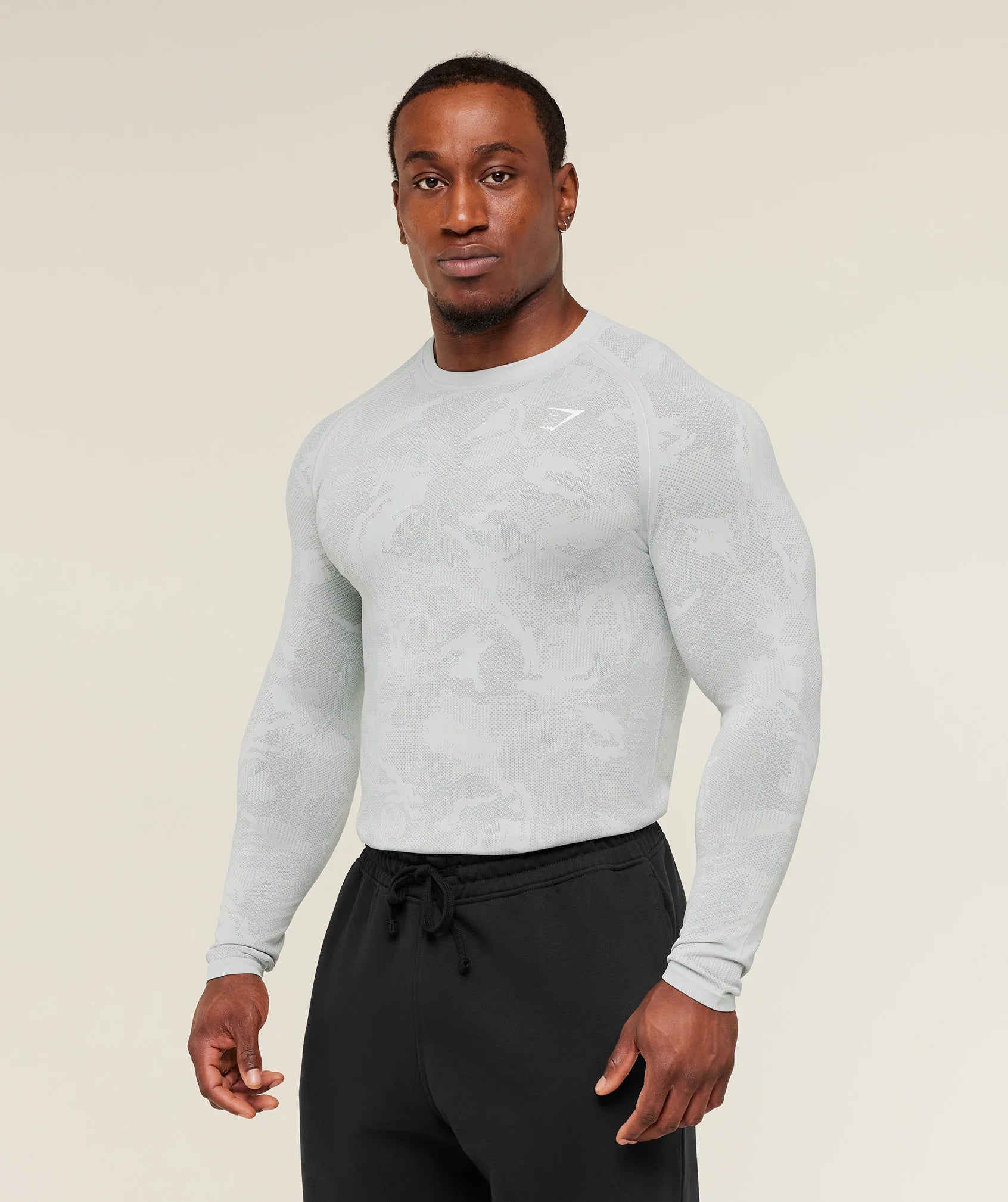 images-GeoSeamlessLongSleeveT_ShirtGSLightGreyGSSmokeyGreyA5A2C_GB8V_0195_V2_3840x_jpg.webp